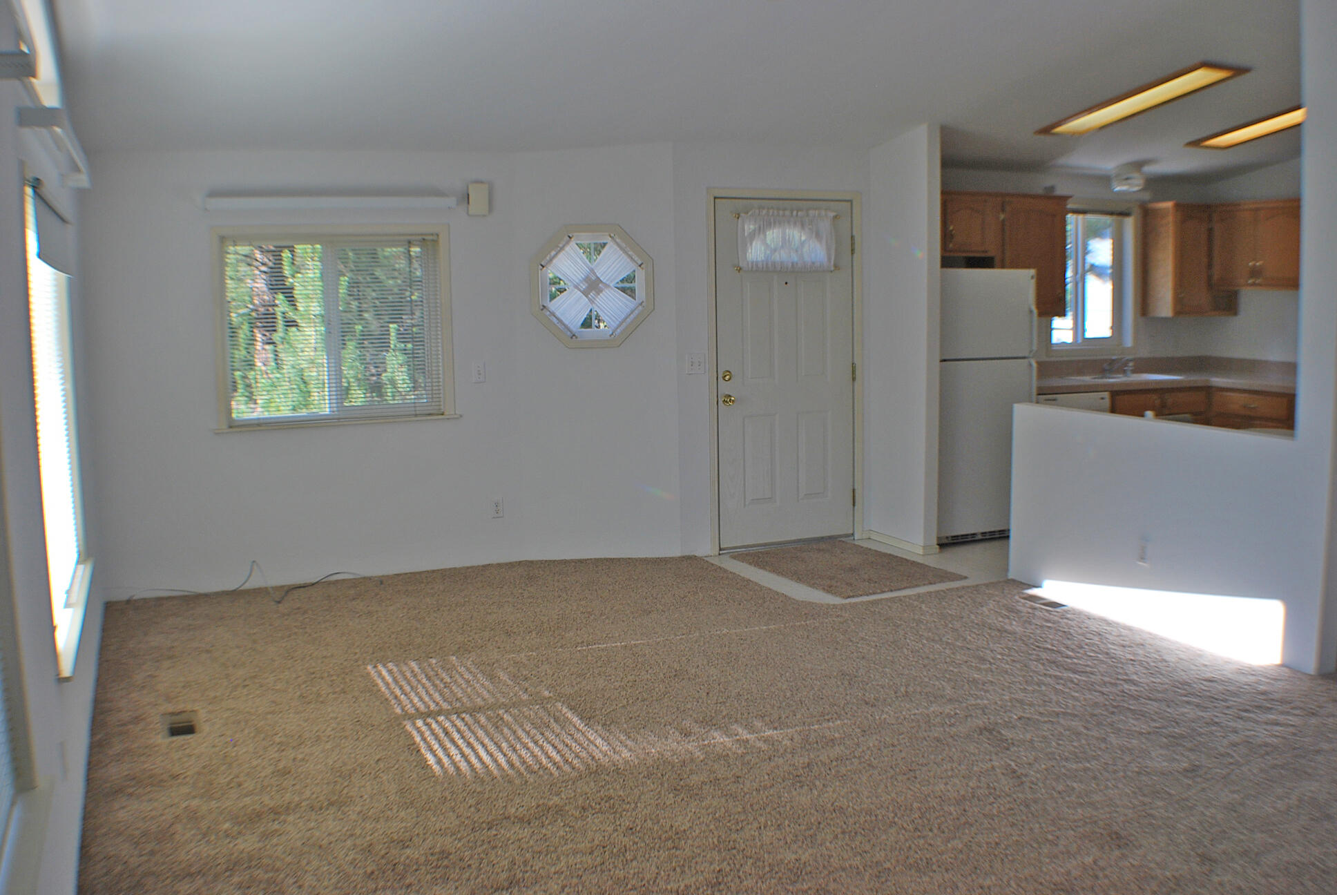 52744 Golden Astor Road La Pine, OR 97739 - Photo 6 of 10 Livingroom