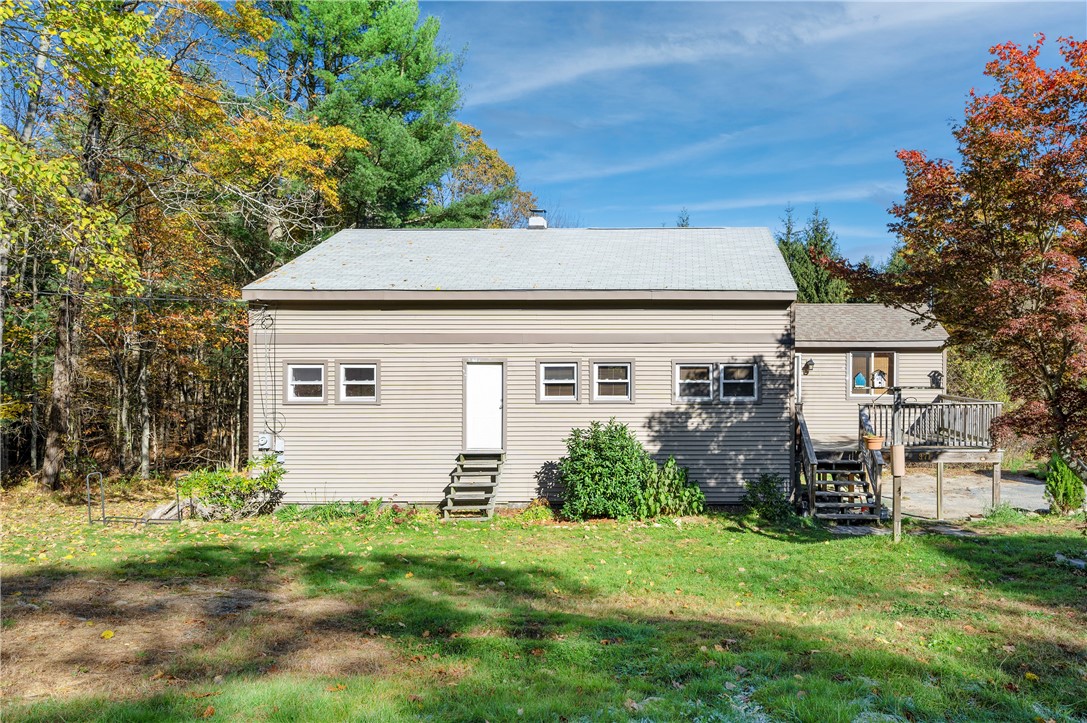 371 Mattity Road North Smithfield, RI 02896 - Photo 4 of 28