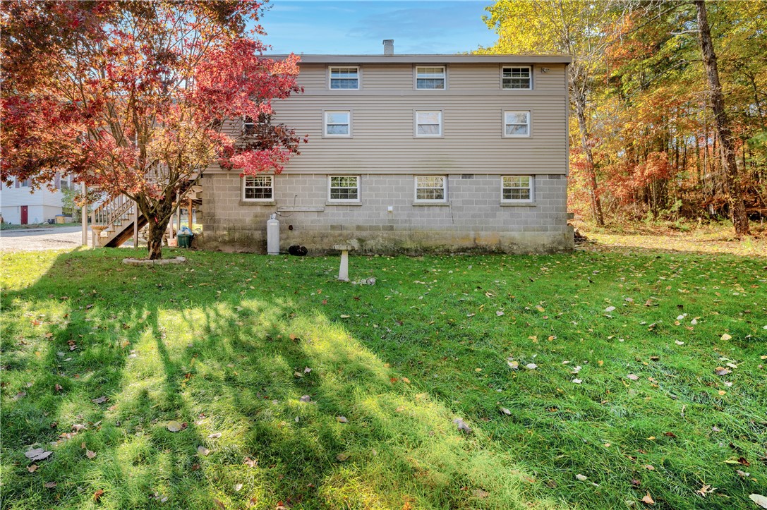 371 Mattity Road North Smithfield, RI 02896 - Photo 9 of 28
