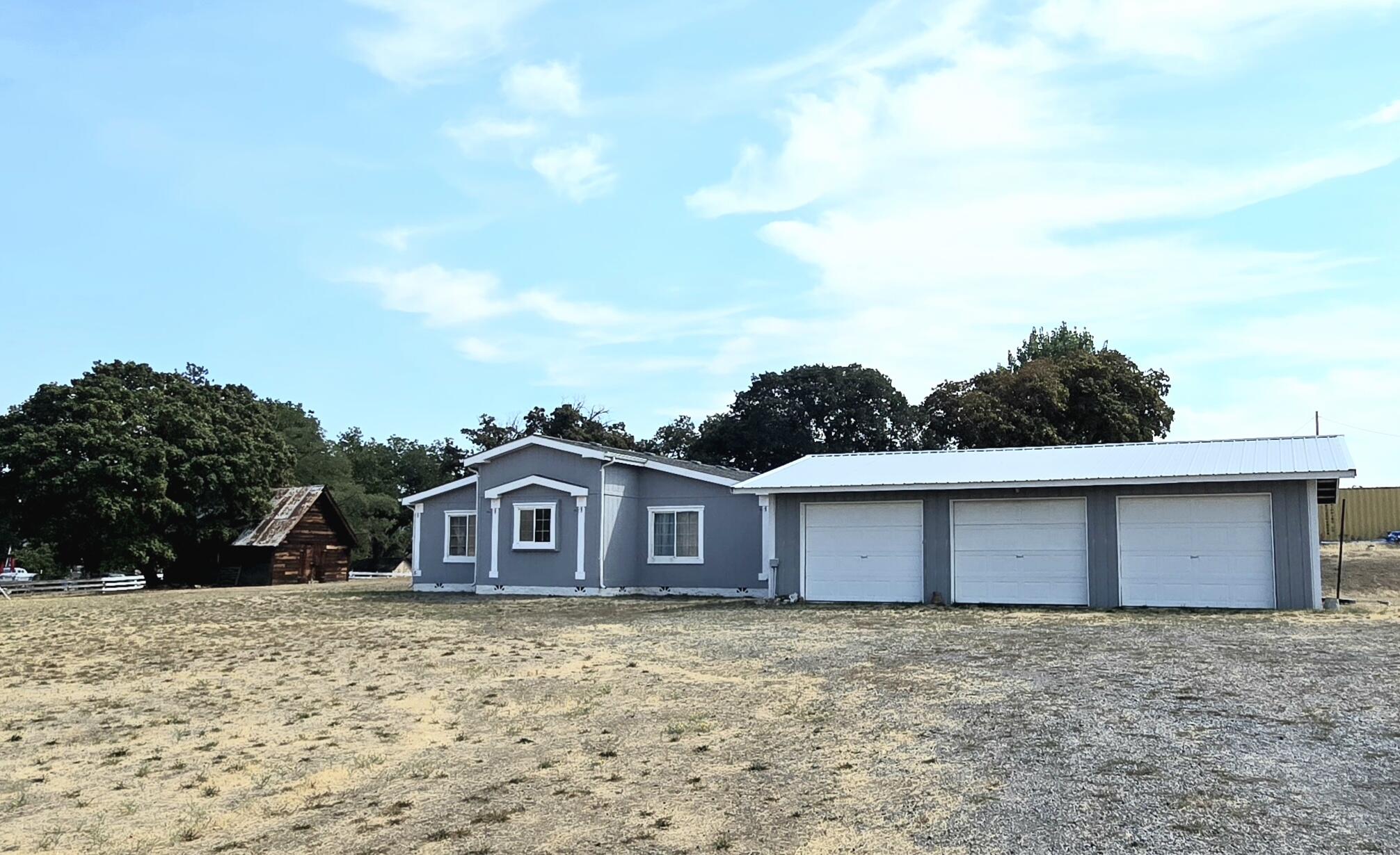 16617 Cottonwood Creek Road Hornbrook, CA 96044 - Photo 3 of 43 a front view of a house with a yard
