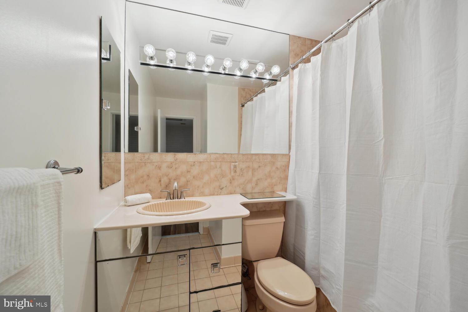 10959 Deborah Drive Potomac, MD 20854 - Photo 19 of 30 Full Bathroom