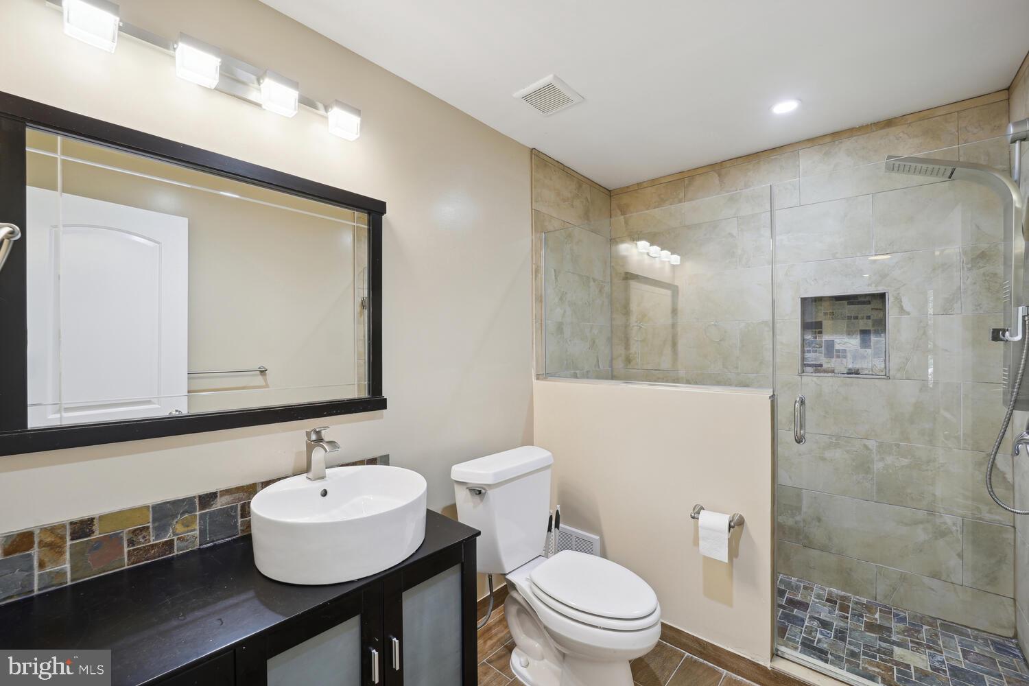 10959 Deborah Drive Potomac, MD 20854 - Photo 25 of 30 Updated Full Bath