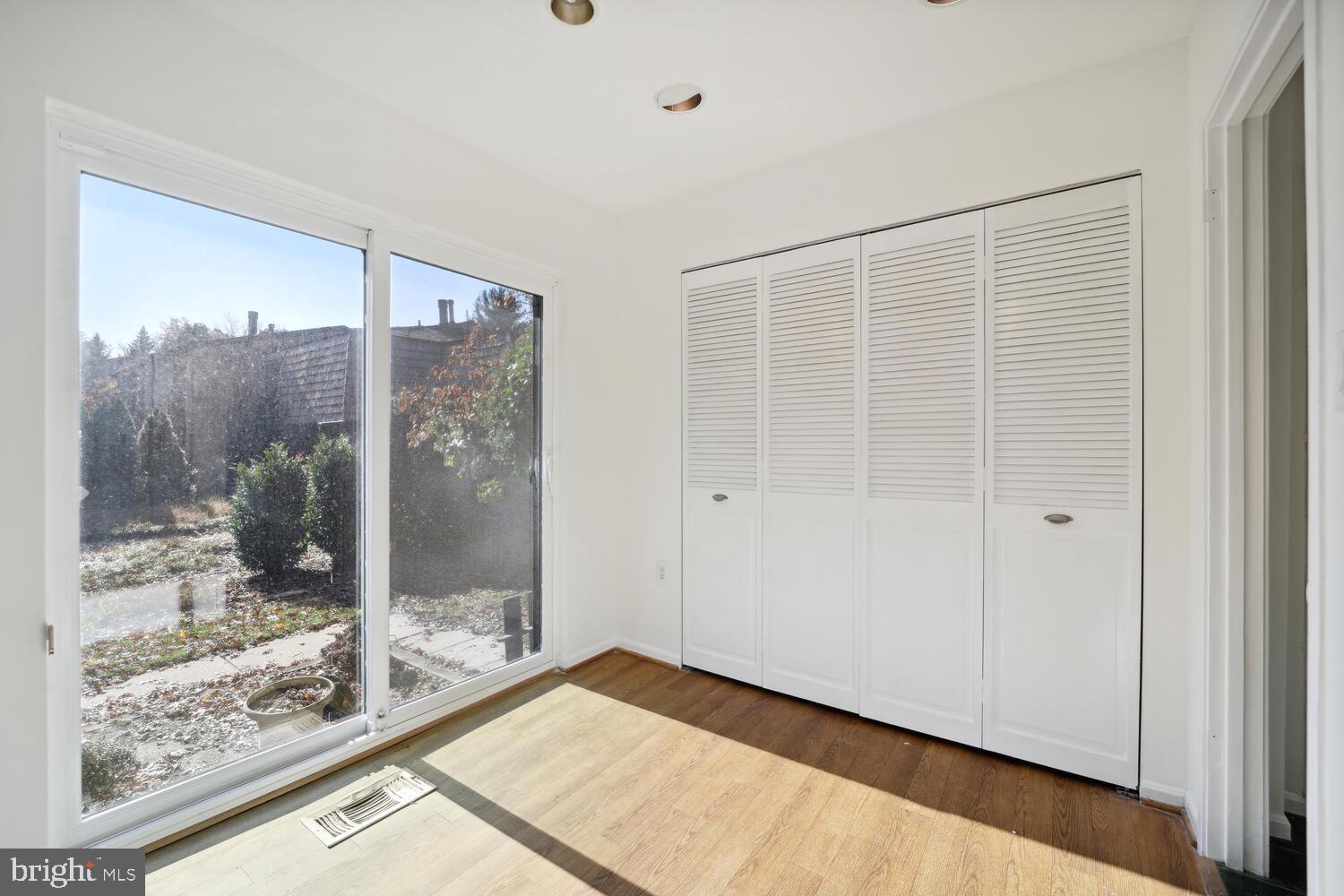 10959 Deborah Drive Potomac, MD 20854 - Photo 3 of 30 Breakfast with a view!