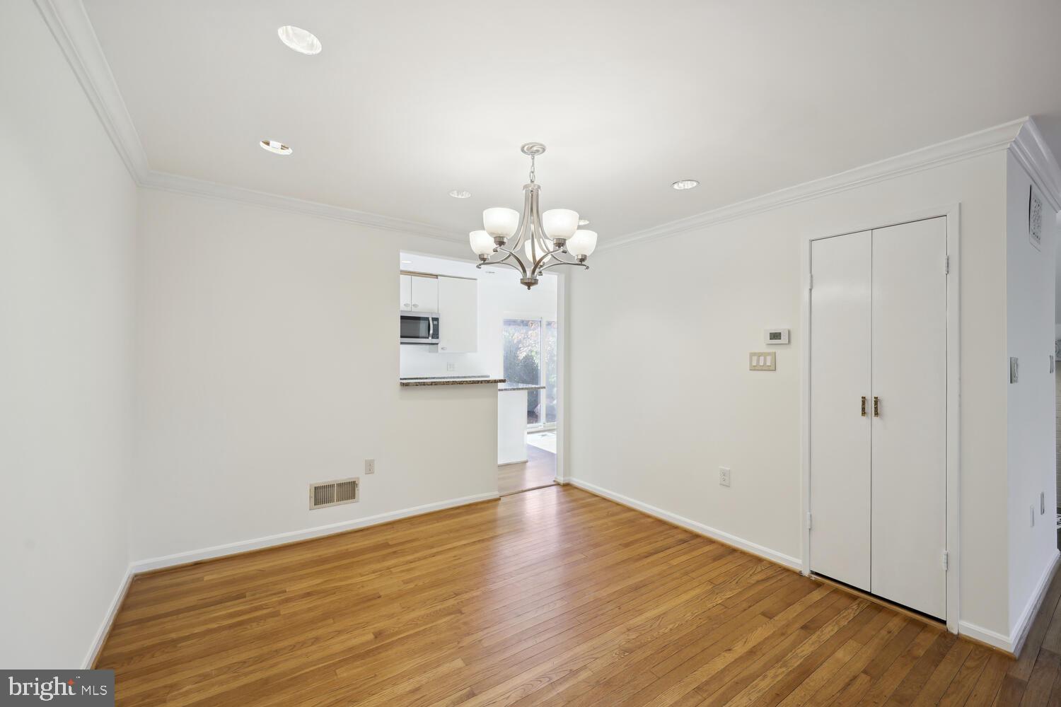 10959 Deborah Drive Potomac, MD 20854 - Photo 6 of 30 Large Dining Area