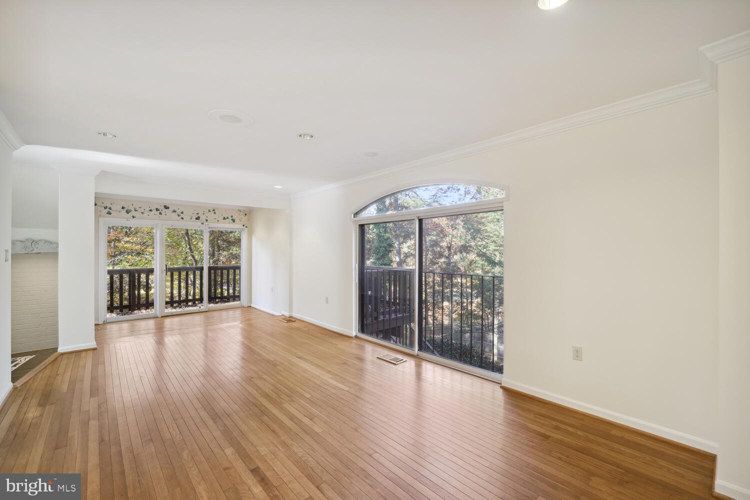 10959 Deborah Drive Potomac, MD 20854 - Photo 7 of 30 Living & Sunroom with walkout to Deck