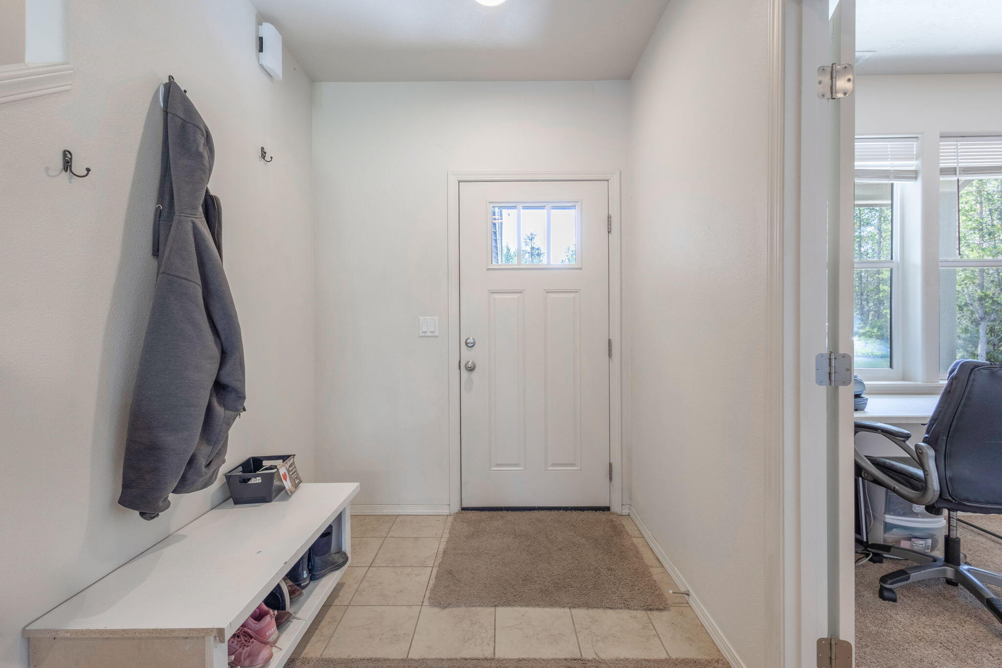 53090 Day Road La Pine, OR 97739 - Photo 5 of 34 3-web-or-mls-03