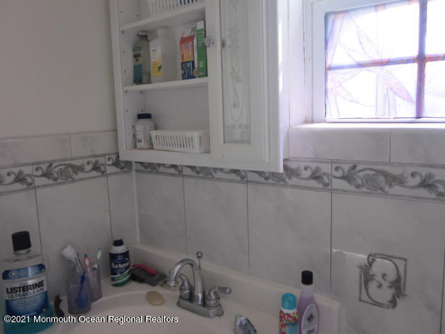 598 Wayside Road Neptune Township, NJ 07753 - Photo 8 of 16 598 Wayside Npt 006 (2)