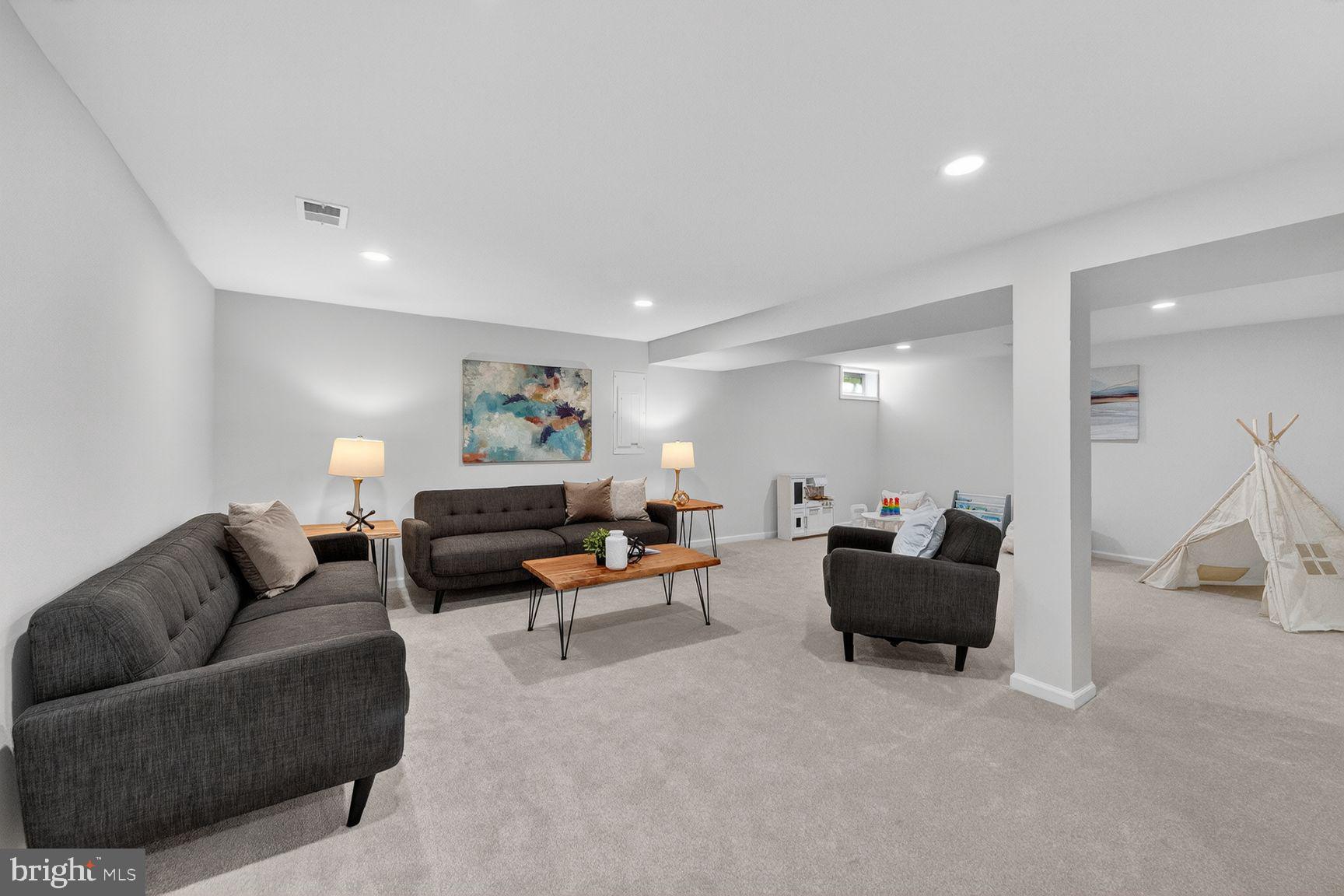 2339 Colts Brook Drive Reston, VA 20191 - Photo 39 of 51 a living room with furniture and a lamp