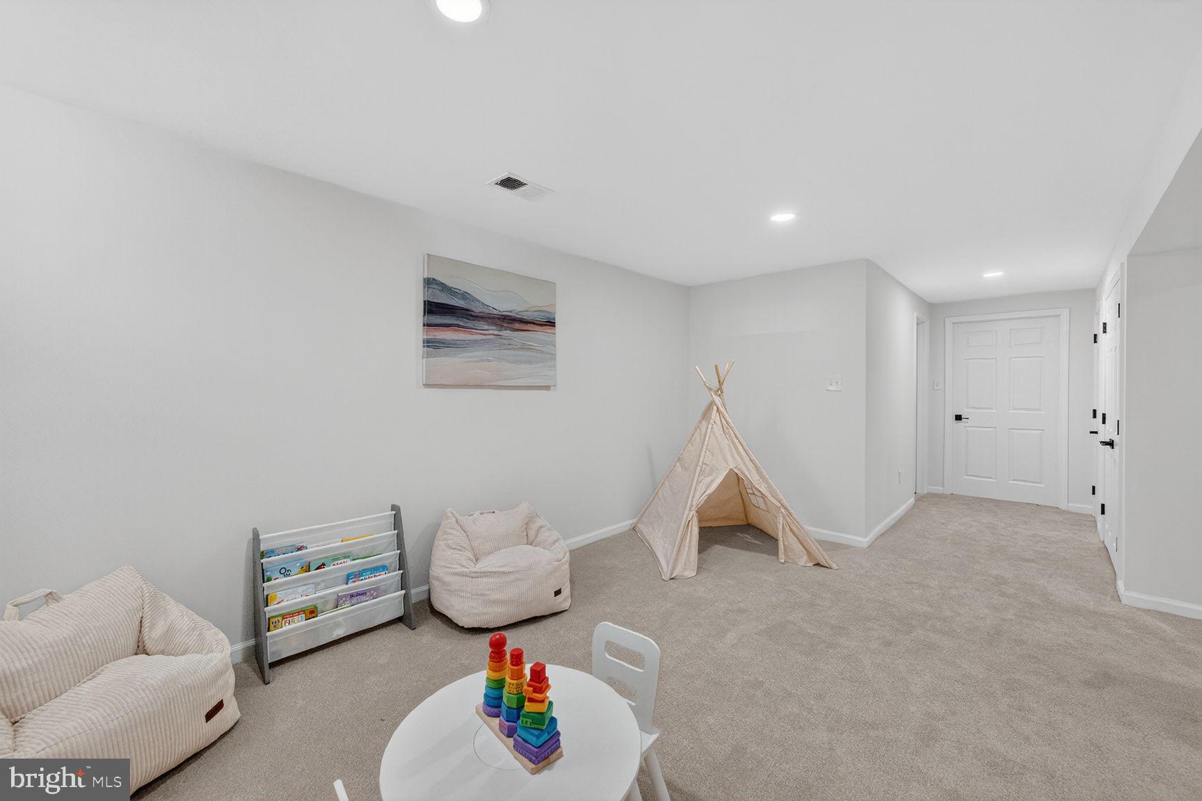 2339 Colts Brook Drive Reston, VA 20191 - Photo 43 of 51 a living room with furniture