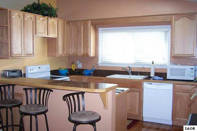 12690 South Byron Road Byron, MI 48418 - Photo 7 of 9 43080-6.JPG