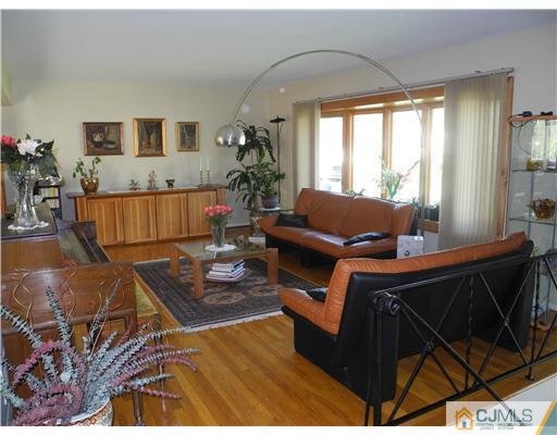 426 Wheeler Road North Brunswick, NJ 08902 - Photo 4 of 18 Gallery Image 4