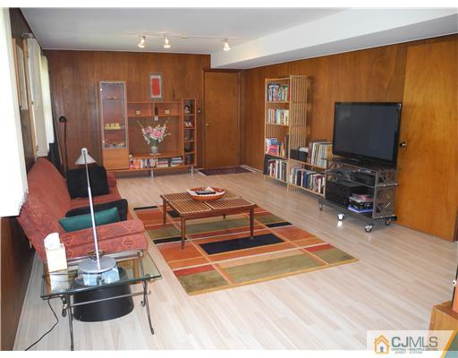 426 Wheeler Road North Brunswick, NJ 08902 - Photo 9 of 18 Gallery Image 9