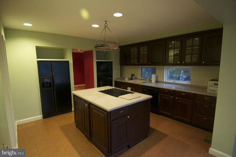 7846 Southdown Road Alexandria, VA 22308 - Photo 3 of 27 Kitchen