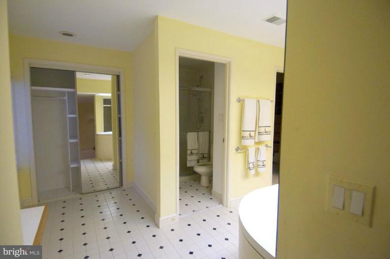 7846 Southdown Road Alexandria, VA 22308 - Photo 4 of 27 Bath (Master)