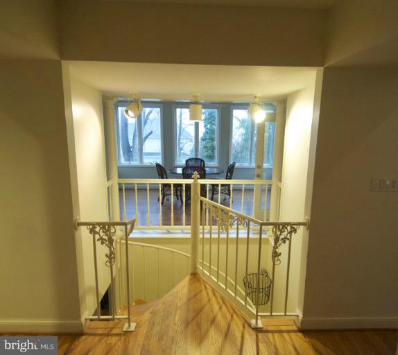 7846 Southdown Road Alexandria, VA 22308 - Photo 5 of 27 Interior (General)