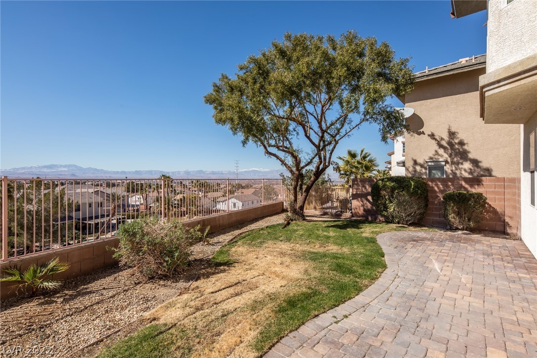 2475 Kaymin Ridge Road Henderson, NV 89052 - Photo 3 of 36