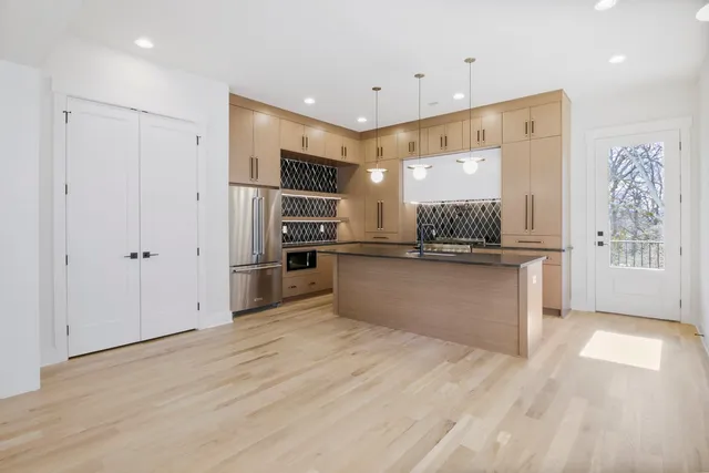 $932,900 | 405 B St Francis Avenue, Nashville, TN 37205