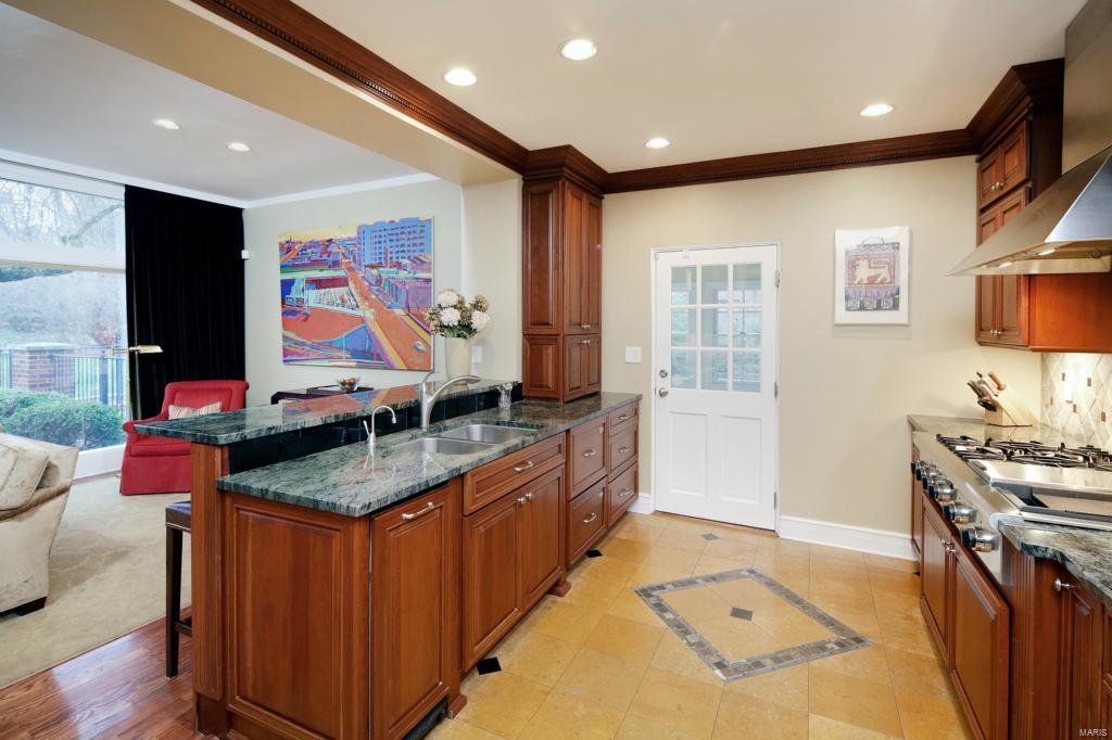 4 Dromara Road Ladue, MO 63124 - Photo 11 of 37