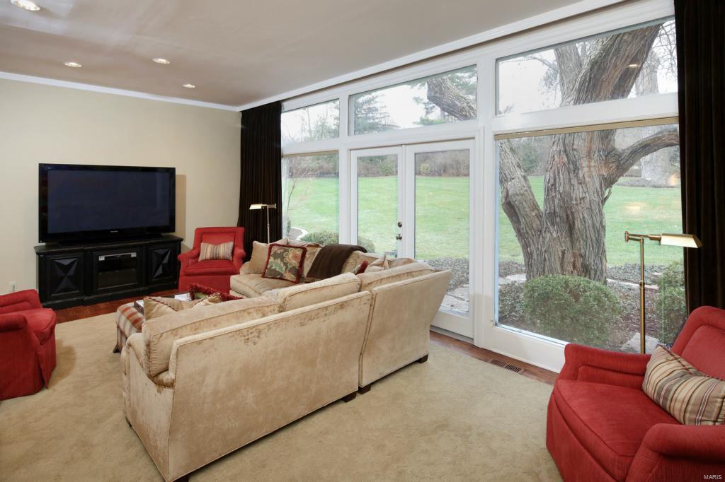 4 Dromara Road Ladue, MO 63124 - Photo 16 of 37