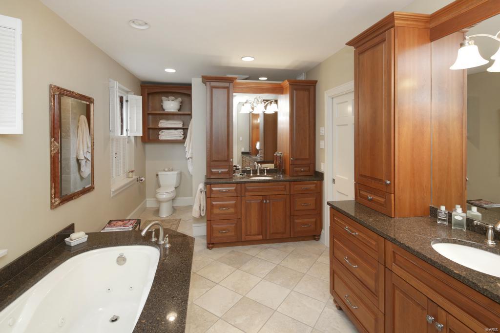 4 Dromara Road Ladue, MO 63124 - Photo 19 of 37