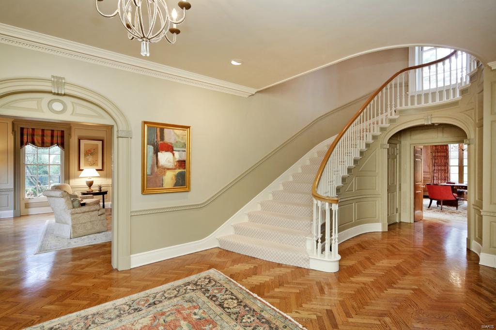 4 Dromara Road Ladue, MO 63124 - Photo 3 of 37