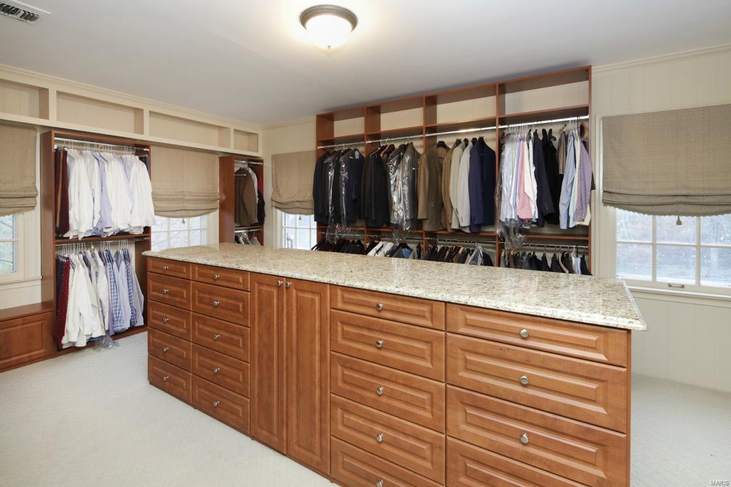 4 Dromara Road Ladue, MO 63124 - Photo 21 of 37