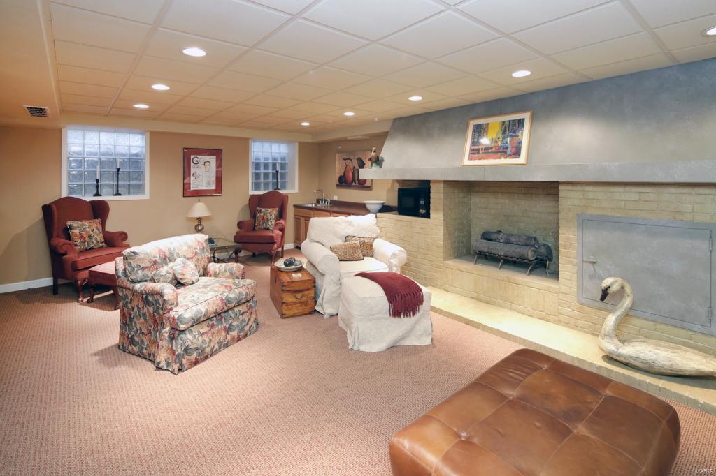 4 Dromara Road Ladue, MO 63124 - Photo 25 of 37