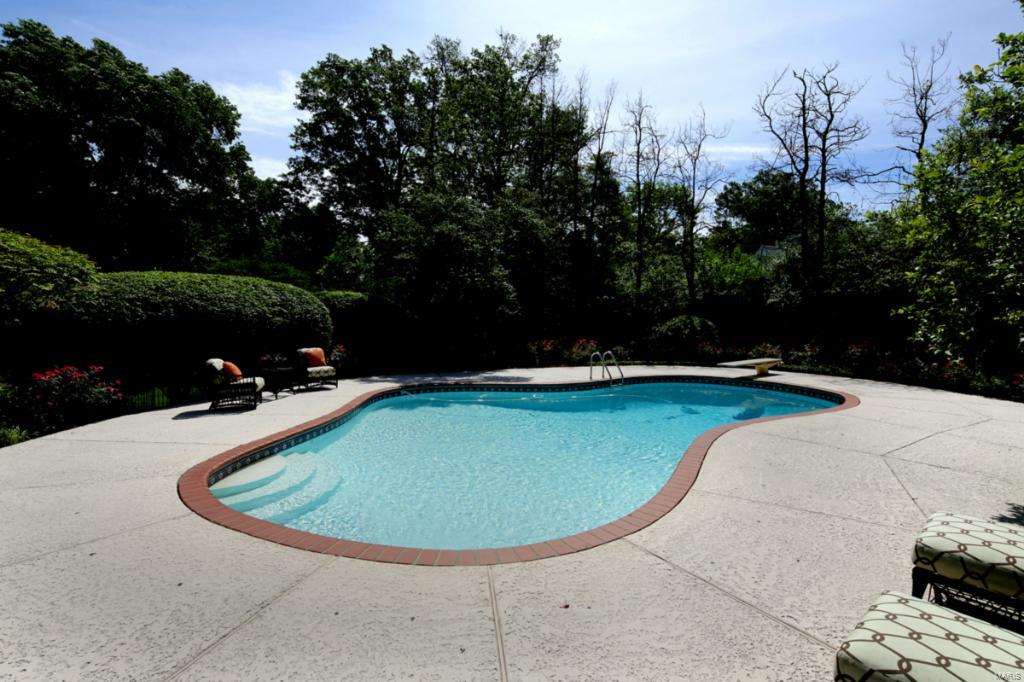 4 Dromara Road Ladue, MO 63124 - Photo 34 of 37