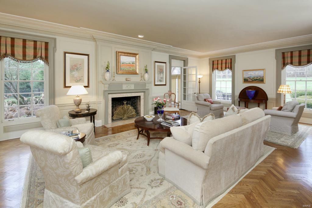 4 Dromara Road Ladue, MO 63124 - Photo 5 of 37