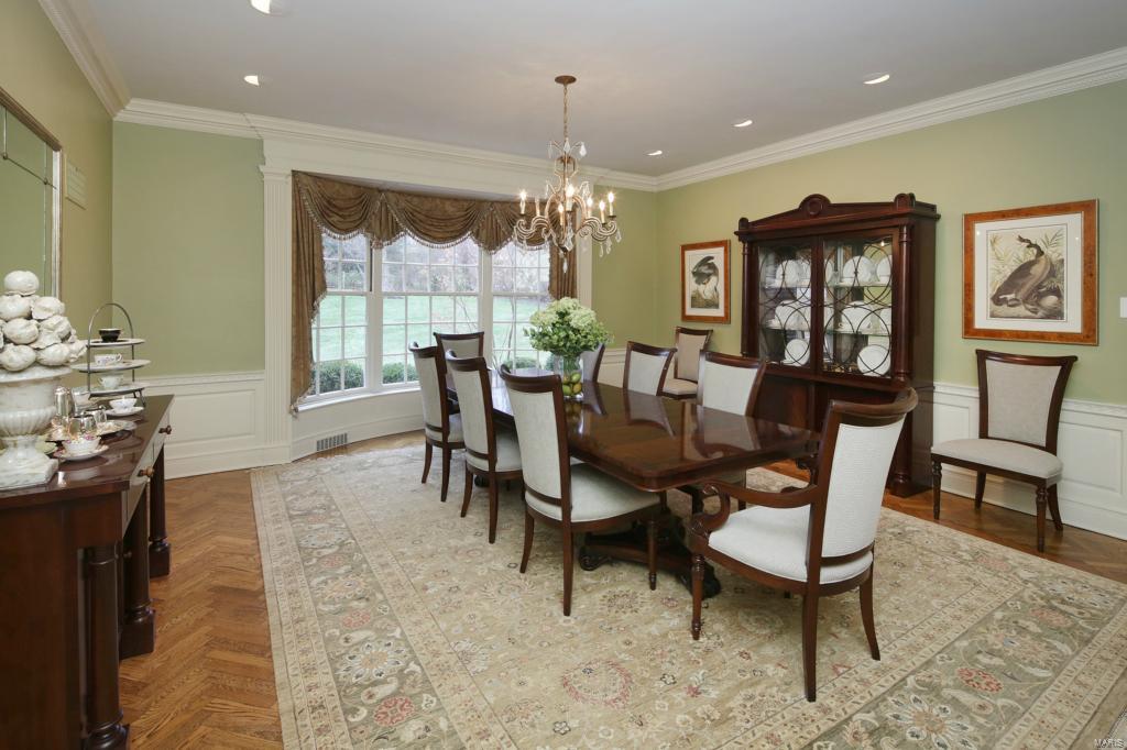 4 Dromara Road Ladue, MO 63124 - Photo 7 of 37