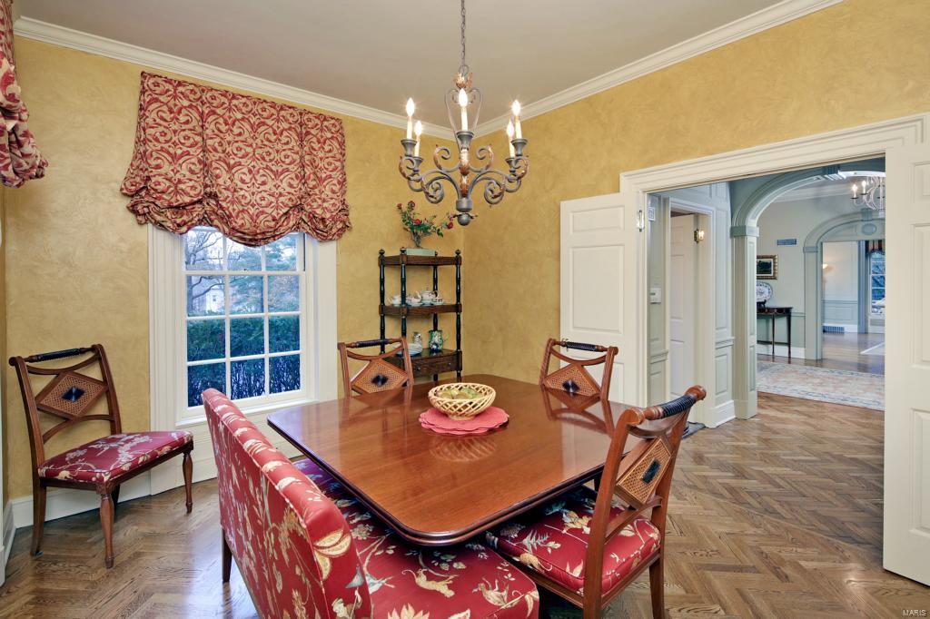 4 Dromara Road Ladue, MO 63124 - Photo 9 of 37