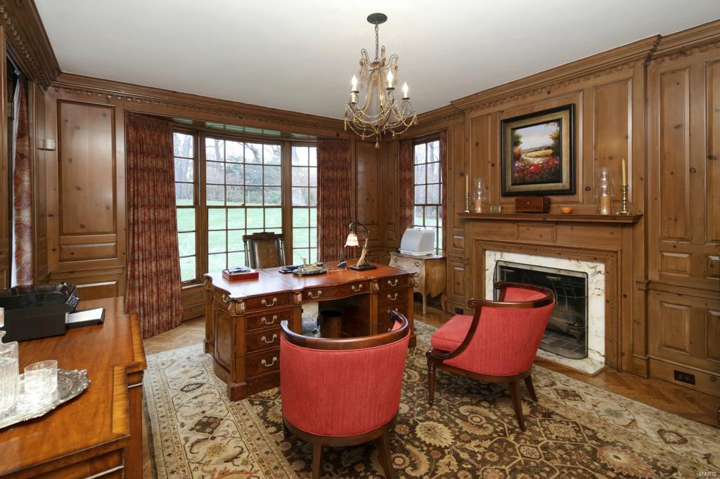 4 Dromara Road Ladue, MO 63124 - Photo 10 of 37