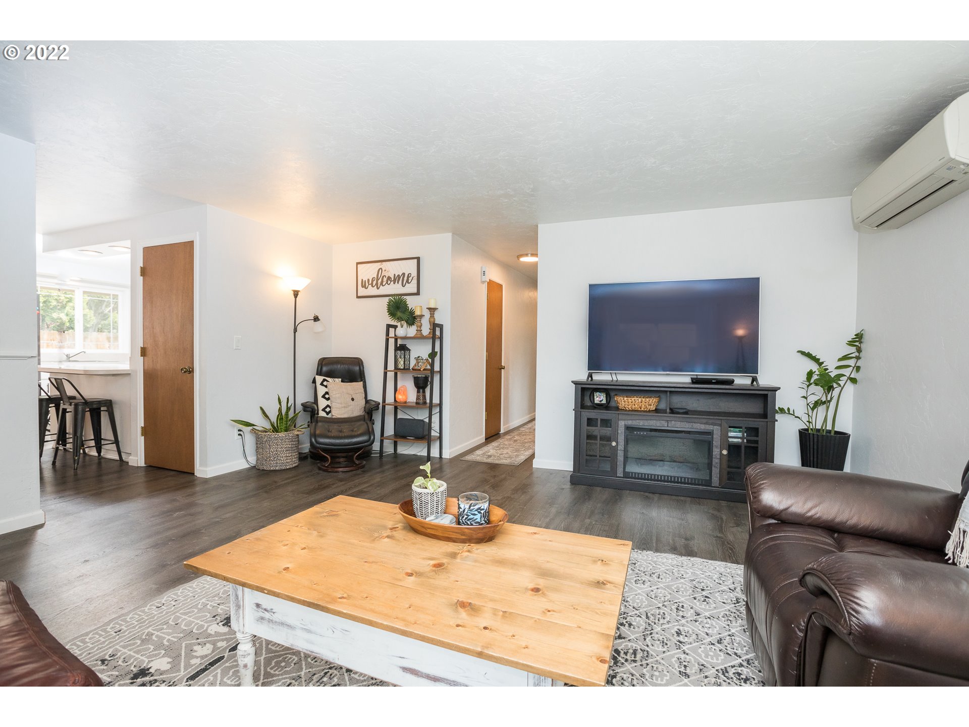 1081 South 44th Street Springfield, OR 97478 - Photo 4 of 10 a living room with furniture and a flat screen tv