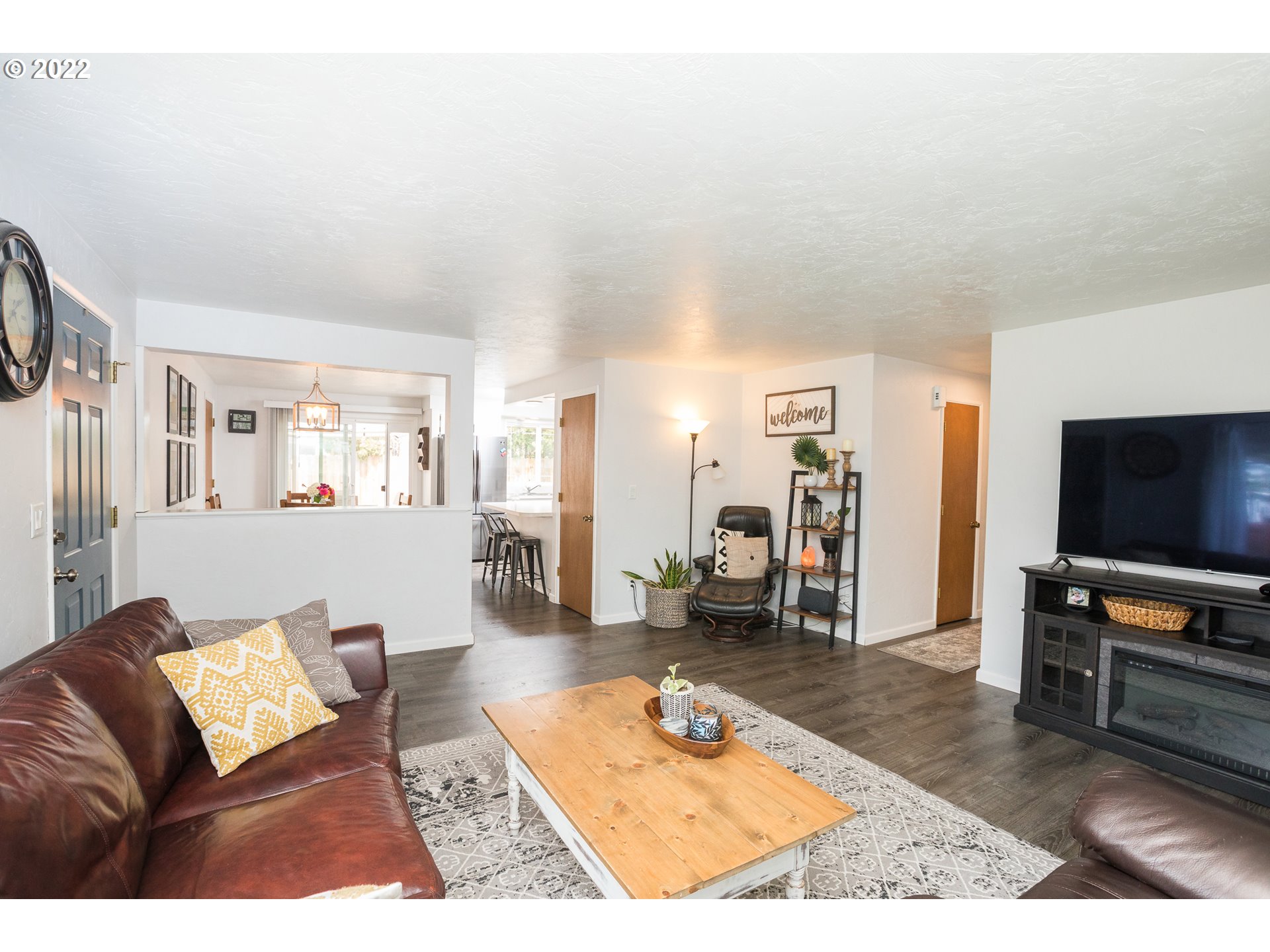1081 South 44th Street Springfield, OR 97478 - Photo 5 of 10 a living room with furniture and a flat screen tv