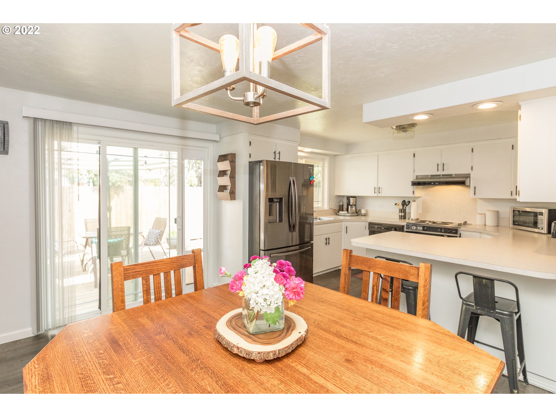 1081 South 44th Street Springfield, OR 97478 - Photo 9 of 10 a kitchen with a table and chairs
