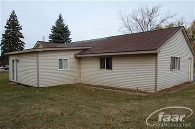 1125 South Genesee Road Burton, MI 48509 - Photo 3 of 9 20124381-2.JPG