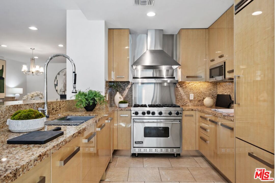 447 North Doheny Drive, Unit 102 Beverly Hills, CA 90210 - Photo 13 of 40