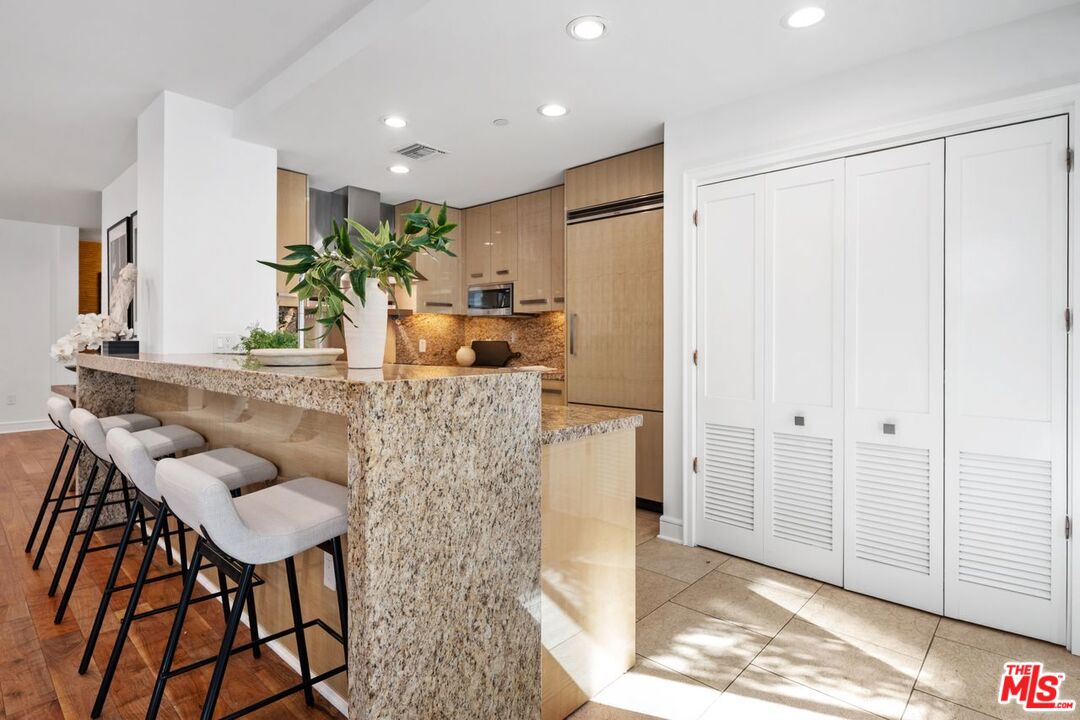 447 North Doheny Drive, Unit 102 Beverly Hills, CA 90210 - Photo 14 of 40