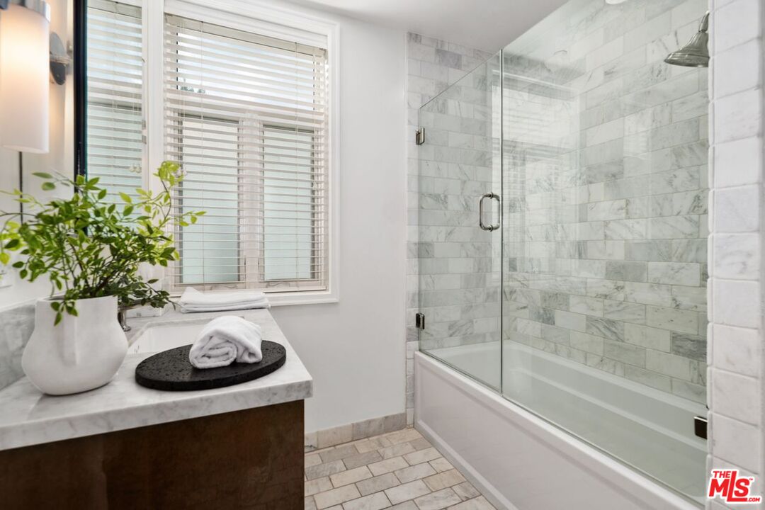 447 North Doheny Drive, Unit 102 Beverly Hills, CA 90210 - Photo 28 of 40