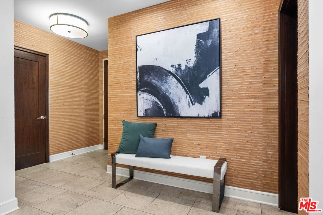 447 North Doheny Drive, Unit 102 Beverly Hills, CA 90210 - Photo 8 of 40