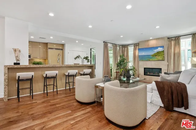 $1,695,000 | 447 North Doheny Drive, Unit 102, Beverly Hills, CA 90210