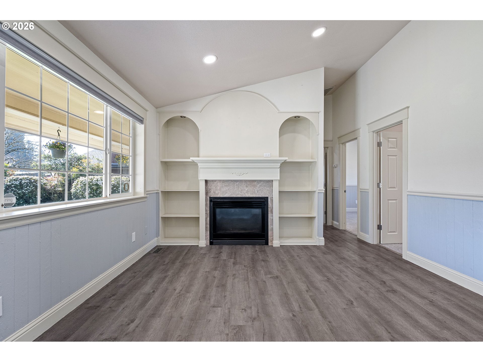 280 Roan Drive Eugene, OR 97401 - Photo 12 of 48 Living Room