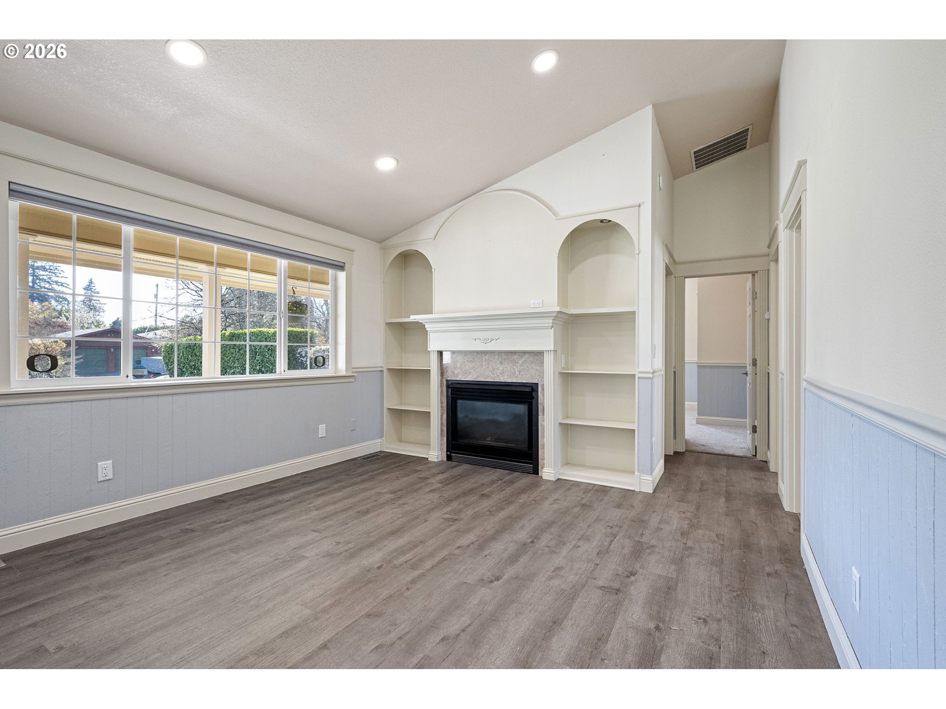 280 Roan Drive Eugene, OR 97401 - Photo 13 of 48 Living Room