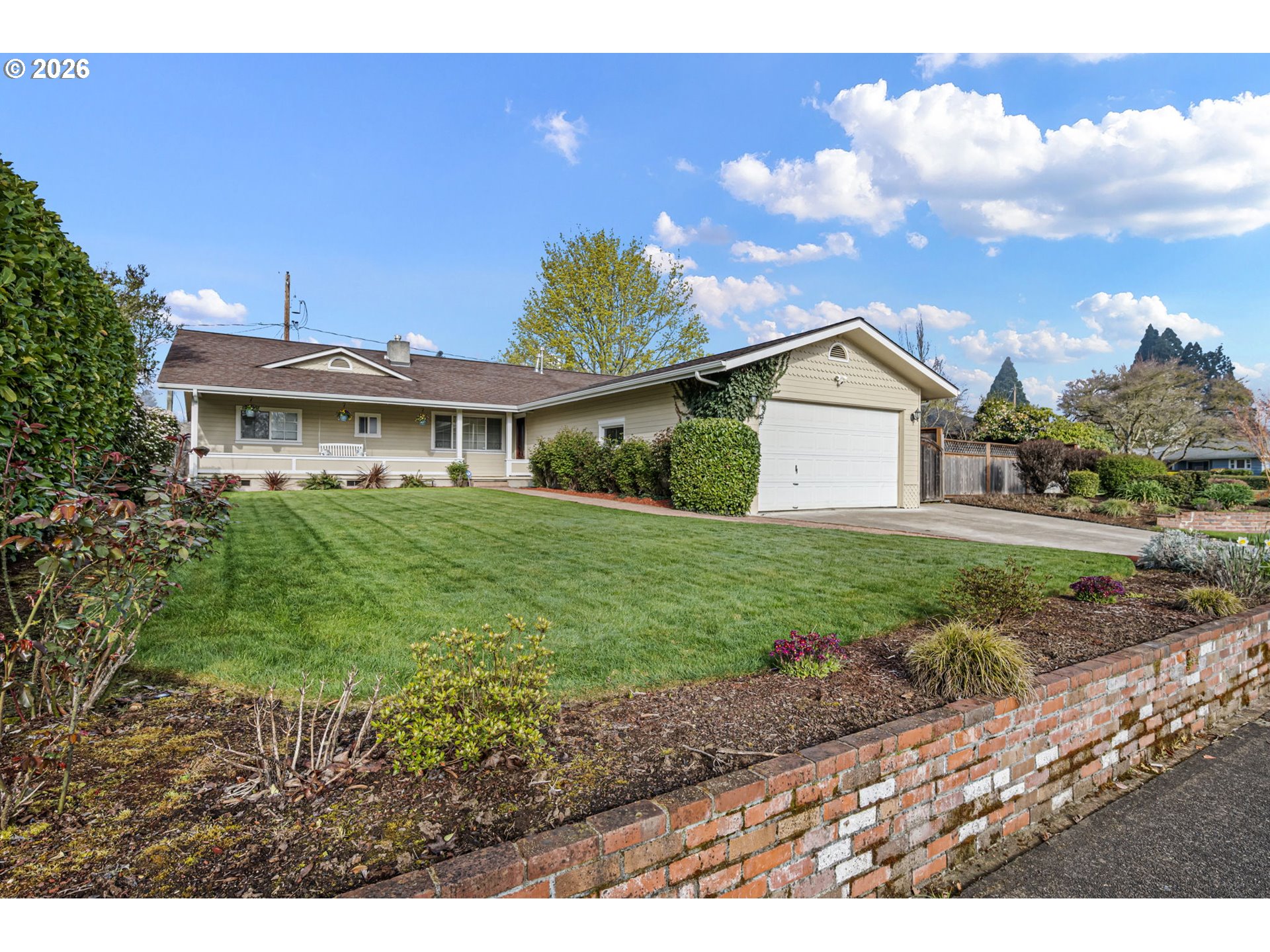 280 Roan Drive Eugene, OR 97401 - Photo 2 of 48