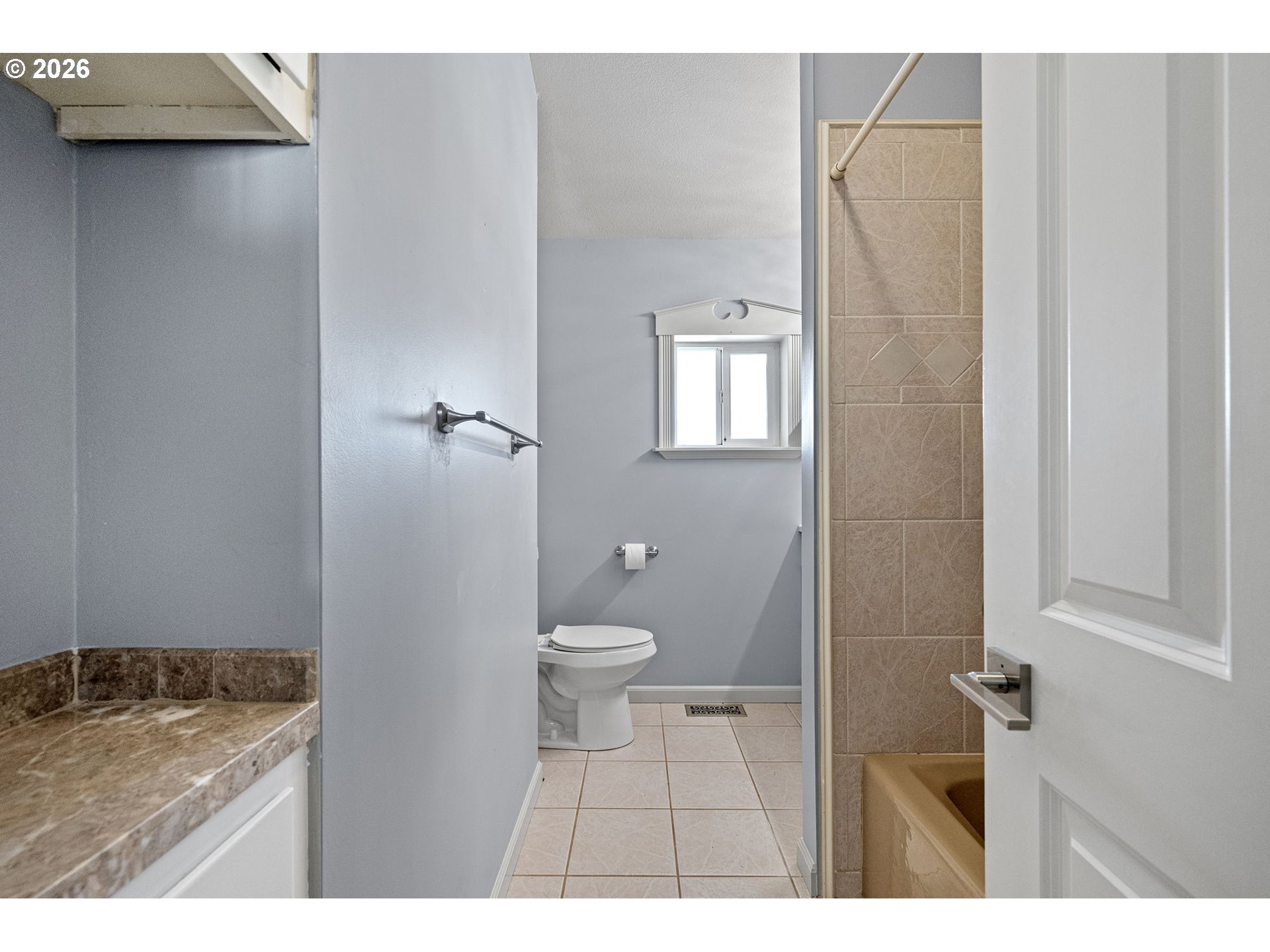 280 Roan Drive Eugene, OR 97401 - Photo 31 of 48 Bathroom