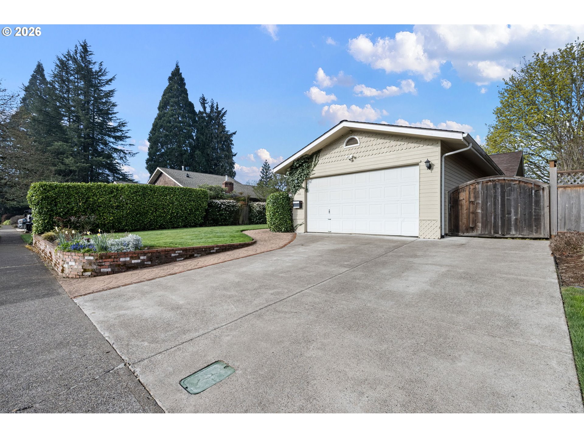 280 Roan Drive Eugene, OR 97401 - Photo 4 of 48 Parking