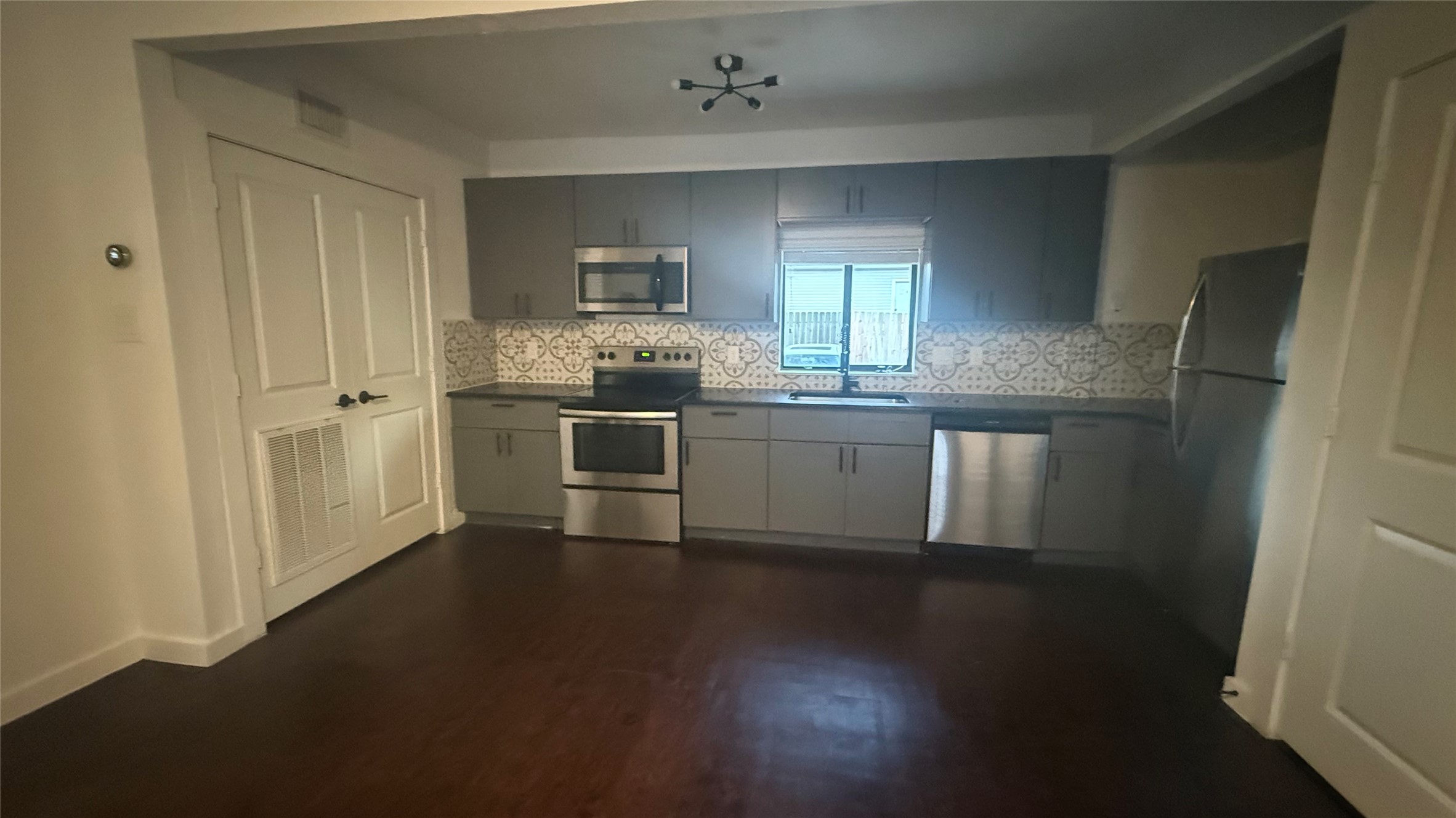 2300 Stanford Street, Unit D Houston, TX 77006 - Photo 5 of 9 a kitchen with stainless steel appliances granite countertop a stove a sink and a refrigerator