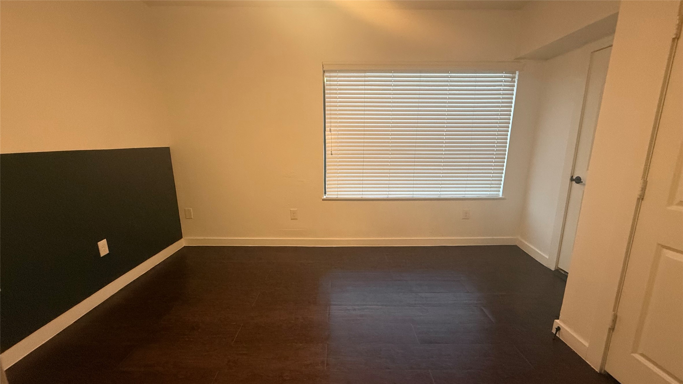 2300 Stanford Street, Unit D Houston, TX 77006 - Photo 6 of 9 an empty room with wooden floor and windows