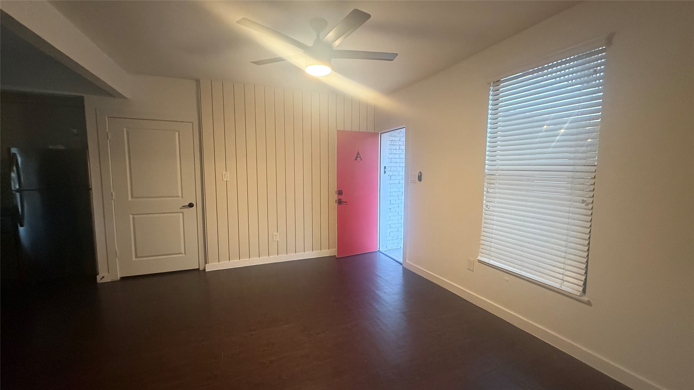 2300 Stanford Street, Unit D Houston, TX 77006 - Photo 7 of 9 an empty room with wooden floor and windows