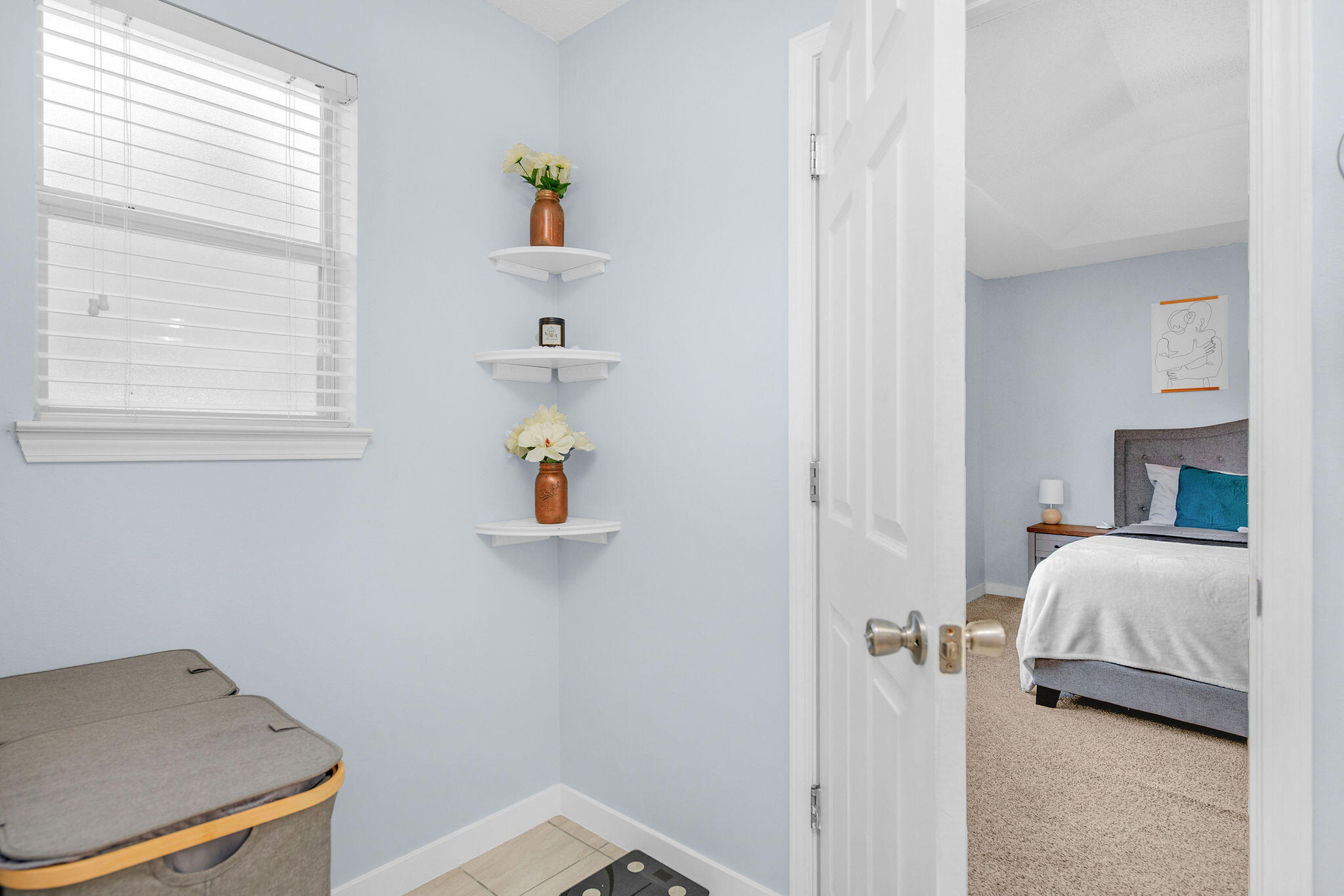 404 Bobby Drive Crestview, FL 32536 - Photo 28 of 30 a room that has a bed and a window in it